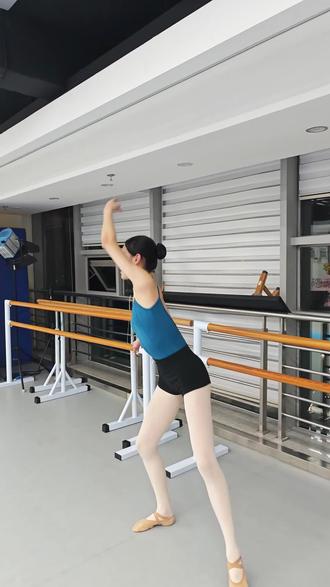 敢问阁下怎么称呼#敢问阁下怎么称呼 #舞蹈艺考 #舞蹈 #舞蹈技巧 #上热搜