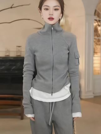 #简约穿搭 #慵懒风穿搭 #高级感穿搭 #休闲百搭 #谁穿谁好看