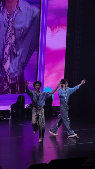 海芋恋纯享版 甜度超标#舞台 #追星 #云旗 #郝熠然