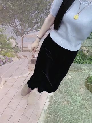 #丝绒裙#半身裙#百搭款#遮胯显瘦#谁穿谁好看