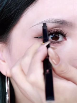 化妆师强推~野生眉爱好者见到这个自动砍刀眉笔一定会心动吧#显色 #防水防汗不晕染 #眉笔#眉笔推荐 #新手化妆教程