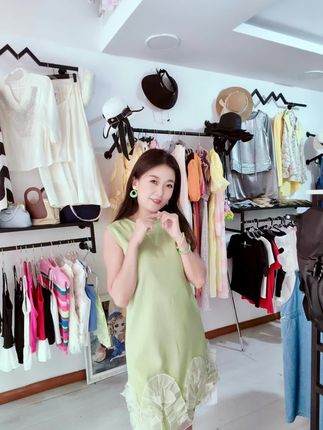 今天试穿了这条甜美减龄的无袖背心裙,清新又气质~👗✨ ,#日常分享 #穿搭灵感 #记录生活 #vlog日常 #今日分享 @抖音电商