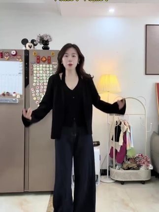 2025秋季大码女装新款辣妹挂脖背心长袖针织开衫两件套 3755#秋季穿搭 #大码女装#辣妹穿搭 #针织开衫#套装
