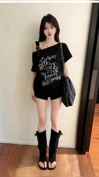 辣妹必入!斜肩T恤显瘦又有设计感! #穿搭 #穿搭技巧 #穿搭分享 #少女感 #穿出自己的风格
