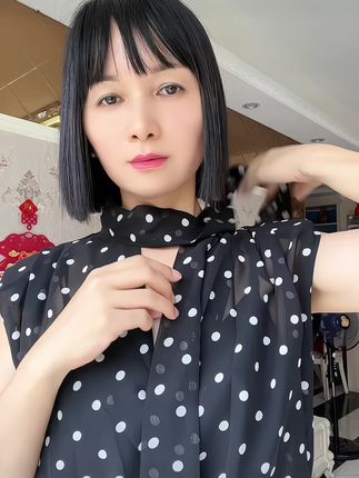 】V领高级感气质洋气上衣法式独特黑色斑马纹无袖衬衫女夏#新衣服可以治愈各种不开心 #谁穿谁好看 #努力卖衣服的小姐姐