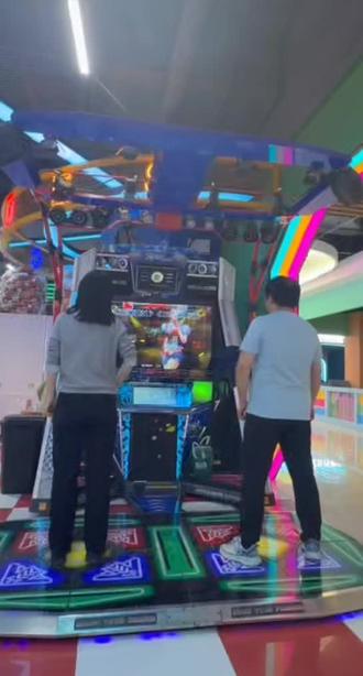 hello,new world……初音未来的一首老歌,和老婆玩没有一点技术含量。想学学原版是怎么玩的