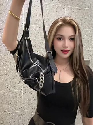 #今日穿搭 #裙子搭配 #新疆好物 #包包推荐 #我要上热门🔥@DOU+小助手 @DOU+好生意