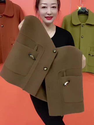 #服装时装爱美穿搭时尚潮流 #新款搭配每日更新中 #爆款热卖中#精美小衫#春秋穿搭