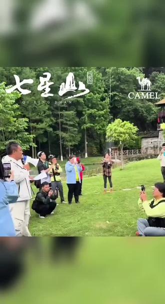5月8日下午,总裁判长灰熊召集所有比赛选手,公布9号和10号两天淘汰赛比赛细则,两天总奖金17.8万,总共至少淘汰25名选手,9日百步穿杨射击,轻装不限速爬1.5公里长城,钻木取火限时2小时完成,10日按图索骥寻找6个打卡点,并在每个打卡点完成一个趣味游戏(包括对诗词,成语接龙,猜谜,投壶)后才能完成打卡前往下一个打卡点,限时1.5小时,每天限时内完成不了的直接淘汰,淘汰人数上不封顶,限时都完成的采取末位淘汰制,至少25名选手要被淘汰,剩下40多名选手争夺最后的100万大奖#一次有意义的活动 #繁队#张家界七星山户外徒步挑战赛