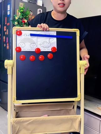 可以伸缩折叠的画板!还是双面磁吸的,给孩子随意涂涂画画,发挥无限想象力,还不用安装,当小桌板用也可以,真的太方便了#儿童画板 #儿童画板涂鸦板#儿童涂鸦画画