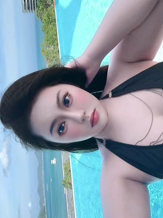 @小奶羊Abby 硬控手机五秒 #海边拍照 #泳装美女 #好身材