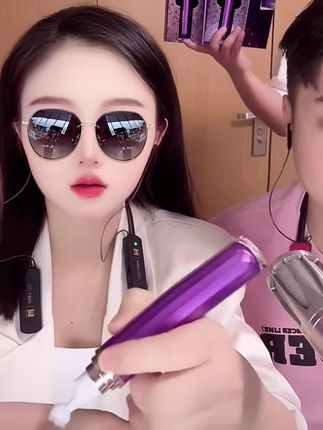 人老先老眼,咱们眼部皮肤的衰老速度是面部皮肤的六倍,所以眼霜一定要趁早用起来。这一款胶原紧颜的眼霜能够淡化咱们眼周的细纹干纹,补水保湿,让咱们的眼部皮肤更加紧实。#贵阳二小姐🐮 #杰少sosolee #视频同款#紧致抗皱眼霜 #眼霜