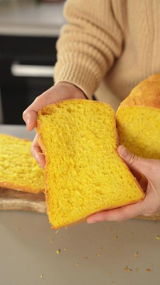 三款面包机食谱🍞懒人一键出炉超简单‼️ 从揉面、发酵、看守烤箱的繁琐中彻底解放
一键做出蓬松柔软的吐司🍞
红枣黑芝麻酱吐司
无水南瓜吐司
抹茶开心果吐司
视频结尾还有制作小妙招√
“翻车”问题如何解决
#面包机 #面包机食谱 #自制面包吐司 #自制面包教程 #面包机做吐司