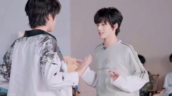 族综2让我绝望,饥一顿饱一顿的过(*꒦ິ⌓꒦ີ)
#族综 #新春荣耀大作战 #lm99 #穆夫 #橹夫