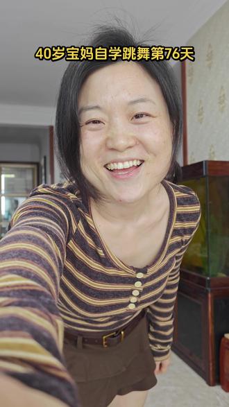 真的越来越爱慢摇了,把情感情绪都混合在音乐中,释放自己,这也太惬意了吧!#活着DJ版慢摇 #活着dj #简单易学舞蹈 #宝妈爱跳舞 #抖音玩法合伙人计划