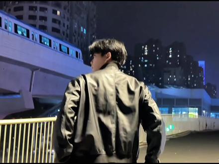 一个穿外套的转场#被穿外套转场帅到了 #转场