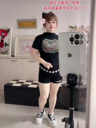 #夏天该有的样子 ,生活不会辜负,,每一位努力生活的人。,努力做好风雨中的自己,,不丢失那个可爱而善良的自我。
