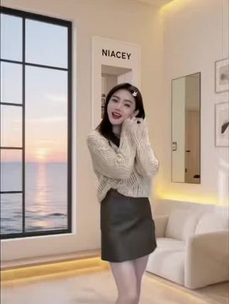 秋季穿搭一整套时尚设计感镂空针织衫女高腰a字pu皮半身裙两件套#气质套装#谁穿谁好看#出游穿搭 #秋季穿搭 #秋季搭配