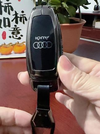 奥迪车钥匙是硬质材质,容易刮花磨损,安排上这款钥匙保护套,价格优惠,手感舒适#钥匙保护套#奥迪a6l #奥迪钥匙套 #汽车钥匙保护套 #汽车好物