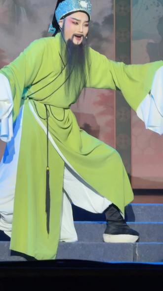 哭别…《五女拜寿》#越剧老生何宛蓉 #台州椒江越艺越剧团 #演出现场拍摄 #谁说戏曲不抖音