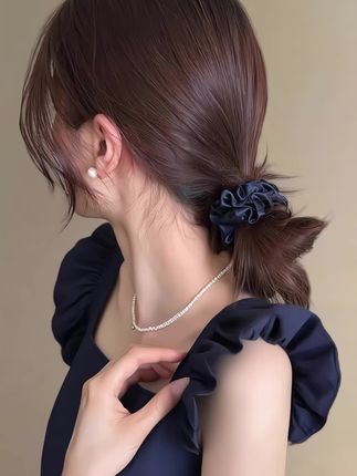 高级感缎面小肠发圈#头饰发饰 #头饰搭配 #优雅气质 #皮筋 #发圈