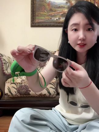 就现在这样的大太阳天,小朋友不戴墨镜是真晃眼啊#KK树