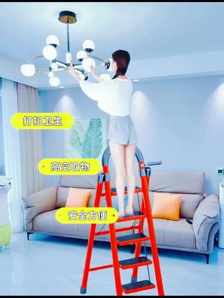家中买的这款折叠梯子太好用了,承重力强,随便踩随便踏,加上防滑板附带工具,折叠展开即用。加宽加厚踏板,几个人站上去都稳当。找个门,,找个角落什么的折曾收起来,拿东西方便,放在家中也不占地方。#多功能人字梯#超便宜超划算#梯子#折曾梯子