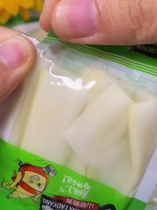 特别嫩的笋~很脆很脆~泡山椒味~停不下来的那种好吃!#笋小样 #泡椒笋片 #低卡零食 #追剧小零食