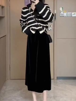 高档金丝绒半身裙秋季新款高腰后开叉包臀裙子垂坠感修身长款半裙