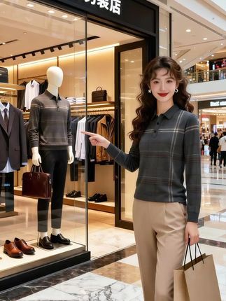 家人们!老爷车这款条纹POLO衫真的是春秋刚需款~ 翻领设计利落不拖沓,宽松版型穿在身上舒服得很,打底外穿都合适,一点不紧绷。 经典条纹配色耐看又百搭,配牛仔裤是随性日常风,搭休闲裤显利落,怎么穿都不出错。面料轻薄透气,春秋穿不闷汗,贴身穿亲肤不扎人,洗了几次也没变形、没起球。 不管是上班通勤、周末遛弯还是朋友小聚,穿它都自在有范儿。现在这天气穿正合适,库存不多,喜欢这种简约耐穿款的赶紧安排上,早穿早舒服~ #秋季日常实用穿搭思路分享#晒晒我的秋日穿搭#秋冬穿搭新鲜感在线 #男生秋冬穿搭配色#男士穿搭