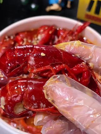 就这个#楚虾王 的小龙虾,真的好好吃,比我在店里吃的还好吃,特别的入味,肉质特别紧实绝了#好吃到停不下来 #吃龙虾的季节 #宵夜吃什么