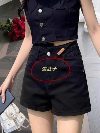 公主们~夏季a字版牛仔宽松阔腿短裤来喽,喜欢的姐妹快冲呀!百搭又舒适~这款夏季薄款短裤设计感一眼长在我心巴上,复古风牛仔短裤那可是时尚界的大爱呀~修长腿型~气质感满满的呢,而且面料细腻柔软,穿上巨巨巨舒适时髦!不管是搭配 T 恤还是衬衫都超好看的呀,宽松阔腿的版型,还能很好地修饰身材比例呢!#牛仔短裤#女生显瘦显高裤子推荐 #女生短裙推荐#谁穿谁好看 #显瘦显高显腿长@抖加🔥上热门🔥dou+🔥热点宝
