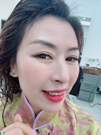 #这就是中国人独有的浪漫 #优雅气质 #精致女人精致生活 #女人爱自己 理发店太忙 没人吹头发
