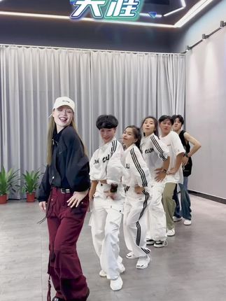 伦-东莞市虎门新伦服装搭配