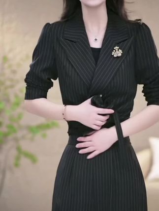 秋季新款气质优雅设计感轻奢显瘦上衣+裤子两件套套装M-4XL#时尚气质穿搭 #优雅气质 #两件套 #时尚穿搭时尚穿搭时尚 #设计轻奢