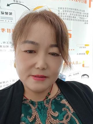 再一次怀着舍舍不安的心情来到现场,回想老公以前开车英俊的笑脸,潇洒的动作,,,忙前忙后,为坐车的那些人搬东搬西,唉,,,真是,,没生病前那荣耀的一幕幕,,,生病之后,伤心一幕幕,不能改变的事实将成力真实,老公将近二十年的驾照将永远的注销了,唉事实如此残忍!!!!!!