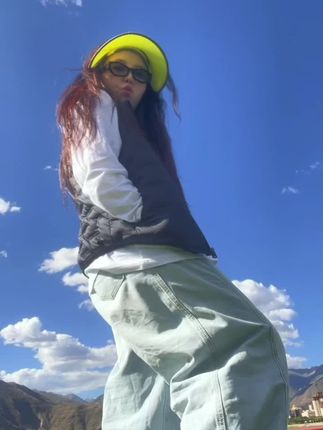 马甲是安德玛儿童马甲正品!穿的170码数、内搭是棉的美学家的纯棉打底、裤子也有哦!