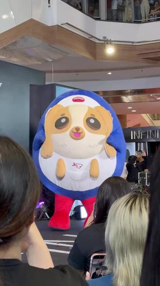 鲨咪女王:嫁个这样的,又生个这样的。
迟来的祝福:蛋蛋孙生日快乐!早点开口!#williamest #威鲨 #wesley #一家三口的小幸福