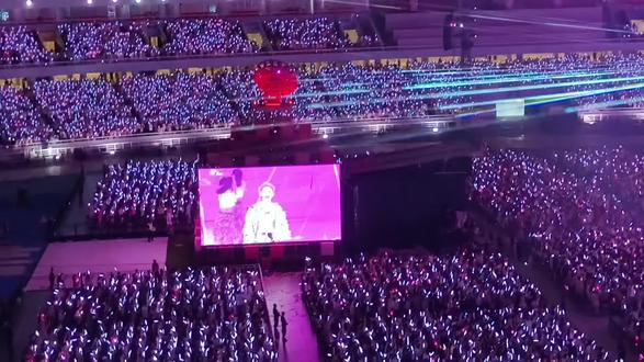 南昌汪苏泷2026.5.23明日世界巡回演唱会 蹦迪现场
蹦迪环节看台和内场的人都可以站起来跟唱
现场加上彩带更加有氛围#汪苏泷南昌明日世界 #汪苏泷演唱会蹦迪