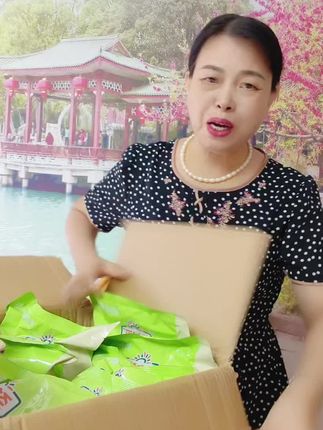 帮邻居买了这么多劲摇坚果粗粮燕麦片美味的营养早上,老人孩子都喜欢