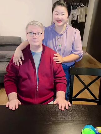 塔林的天气逐渐转凉,昨天我带着女儿去商场,悄悄为我的先生添置了几件衣服。这些年来,他为了我们娘仨还有我的父母,付出了太多。真的特别感恩我的per先生,未来我会一直与你携手同行,做好你的贤内助!让我们一起加油!#中瑞夫妇🇸🇪 #男人也需要被理解