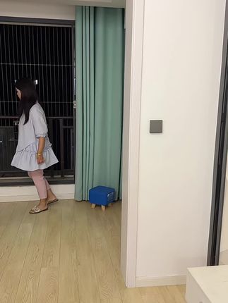 如果你的头发总是雪花飘飘、头皮屑严重、那么这款专业去屑的洗发水你真的可以试试!而且特别养发、不需要用护发素头发都很顺!#洗发水#去屑洗发水