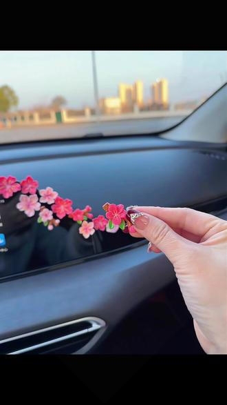 3D立体贴浪漫的桃花,樱花车贴让爱车的幸福感瞬间提升。开着它 得有多幸福啊!#车贴 #樱花车贴 #3D立体贴 #玩个很新的东西 #也太好看了吧