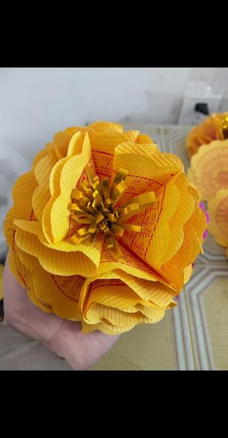 一张打底,上面六个花瓣,空隙看着填,一个大概14张往生纸