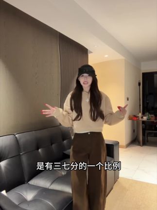 版型挺括有型,大帽檐,质感面料真的很好,小短款,梨型身材,55分姐妹的太菜卫衣,冬天多种叠穿#今日穿搭 #卫衣穿搭 #冬季搭配 #显高显瘦