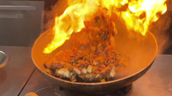 来三亚跟着明星打卡烟火气十足的虎婆香草鸭,追一场橘子海日落,#虎婆香草鸭#三亚香草鸭#三亚美食#椰梦长廊