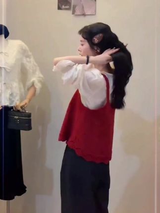 -2025早秋新款女装韩系穿搭时尚叠穿马甲衬衫高腰显瘦丝绒半身裙#半身裙 #早秋套装 #穿出高级感 #今日穿搭look
