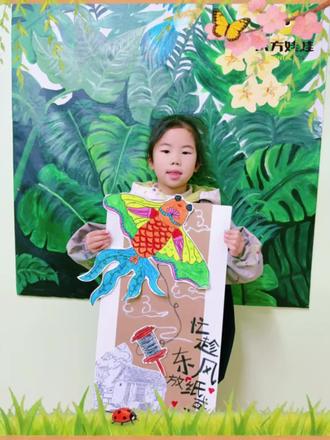 创意儿童画《纸鸢🪁》 风筝创意画 春天主题《忙趁东风放纸鸢》
🪁1.讲解知识点,让孩子了解纸鸢的发展过程,以及风筝的外形特点。
🪁2、参考风筝图片,参考不同造型的风筝图片,运用线描的方式画出风筝的整体造型,然后用不同的线条表现出风筝的装饰花纹,感受线条在画面中的艺术表现力,突出风筝的视觉效果。选取自己比较喜欢的风筝,发挥想象力进行再创作。
🎨课程重点:
🍃1、注意风筝的对称性,学习绘画对称图形。
🍃2、通过想象给风筝加上漂亮的装饰花纹。
🍃3、颜色搭配要鲜艳醒目具有美感。运用艳丽的色彩对比,表现出画面强烈的视觉效果,运用不同色调描绘出画面的层次感。运用直线、弯曲、重复的线条丰富画面的花纹,让画面更加精彩,掌握线描基础的表现技法。#春天写生大赏 #风筝 #少儿美术 #少儿美育 #儿童画