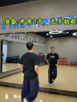 当第一缕凉意漫上心头,才惊觉天气晚来秋。盛夏的喧嚣在秋风中渐渐平息,心也随之沉静,只愿在这秋光里,寻一份安宁。#每日一舞