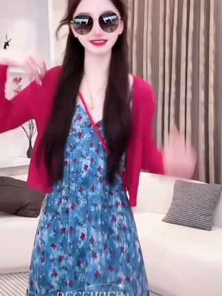 碎花吊带裙 #法式蓝色碎花吊带连衣裙子#夏季新款流行#海边度假风长裙#气质连衣裙 #谁穿谁美